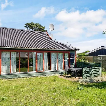 6 Person In Store Fuglede-by Traum